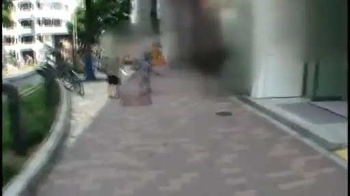 远景 · 街道 · 短裤