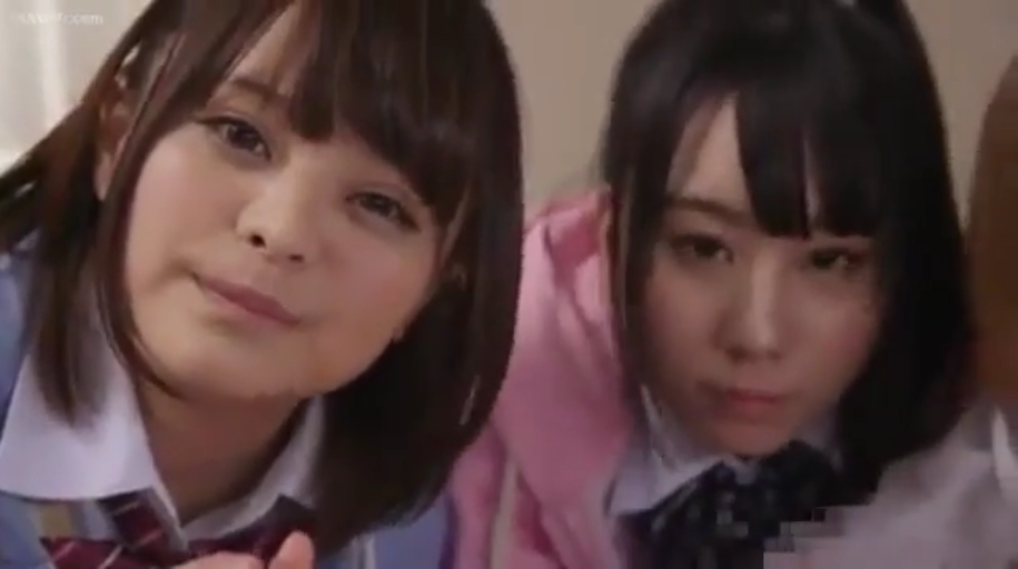 室内 · 俯身 · 脸部 · 制服 · 凝视