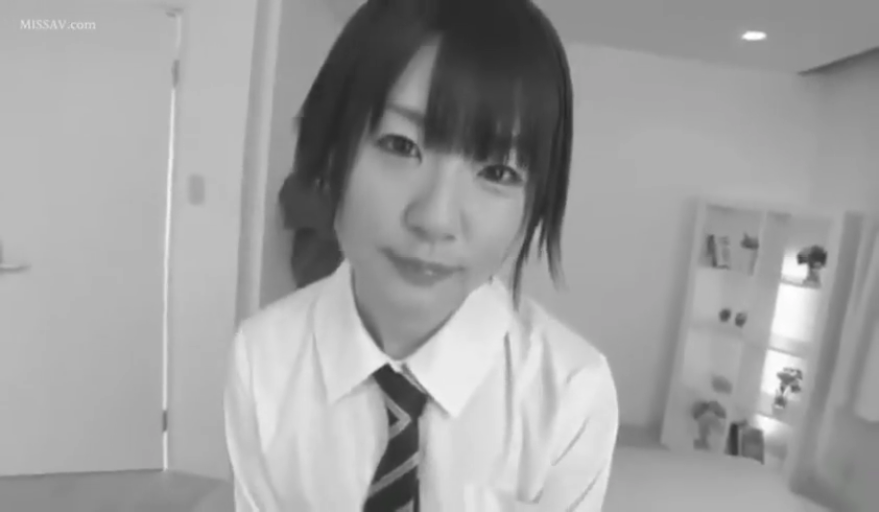 客厅 · 微躬 · 吉他包 · 凝视 · 上半身 · 熟女 · 俯视 · 黑色职业裙