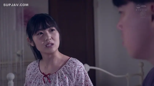 交谈 · 卧室 · 床 · 面部特写 · 熟女 · 对坐 · 忧虑 · 碎花睡衣