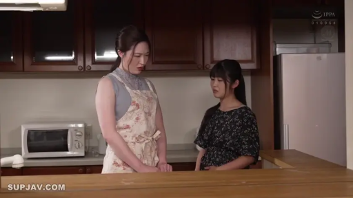 室内 · 微笑 · 半身 · 和服 · 拍照 · 障子 · 扶领