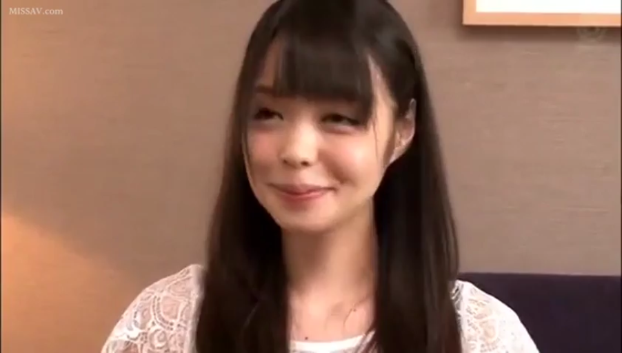 投入 · 客厅 · 跪姿 · 亲吻 · 毛衣 · 翅膀