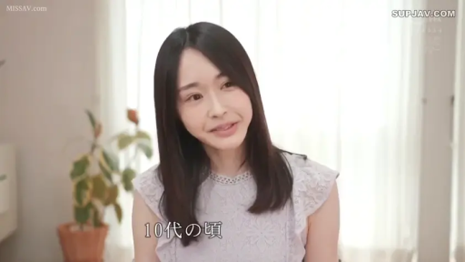 室内 · 座り姿勢 · 盆栽 · 微笑 · カメラに向かって · 上半身 · 长发 · レースのトップ