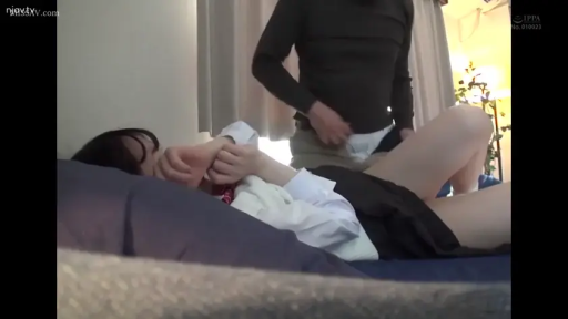 寝室 · 中景 · ベッド · 仰臥 · 学生服 · プロット · 平凡 · 调情