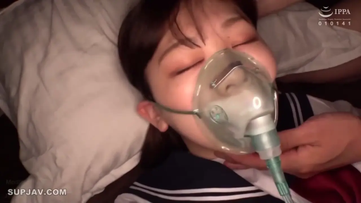 ロールプレイング · 顔部のクローズアップ · 寝室 · 目を閉じて · 水手服 · 仰向け姿勢 · 氧气罩 · 佩戴面罩