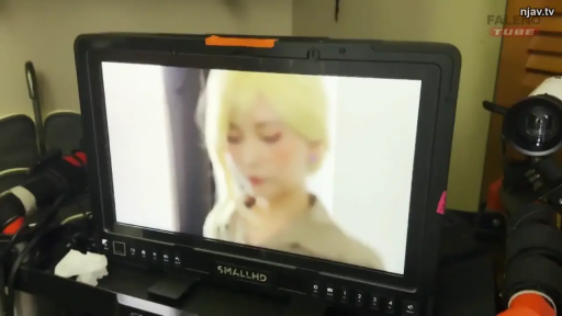 站立 · 顔のクローズアップ · ビジネススーツ · 注視 · 摄影棚