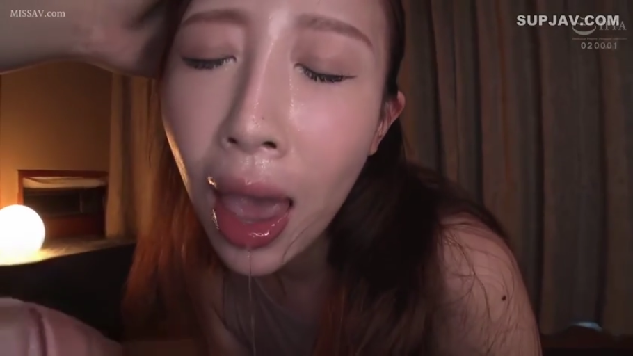 Indoor · 面部特写 · 成人内容 · Sleeveless top · Lean forward · 闭眼陶醉 · 张嘴垂涎