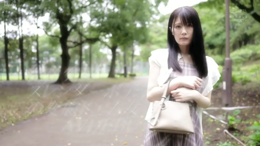 Melancholy · Stand · Half-body · Casual wear · Handbag · 行走 · 清纯 · Outdoor