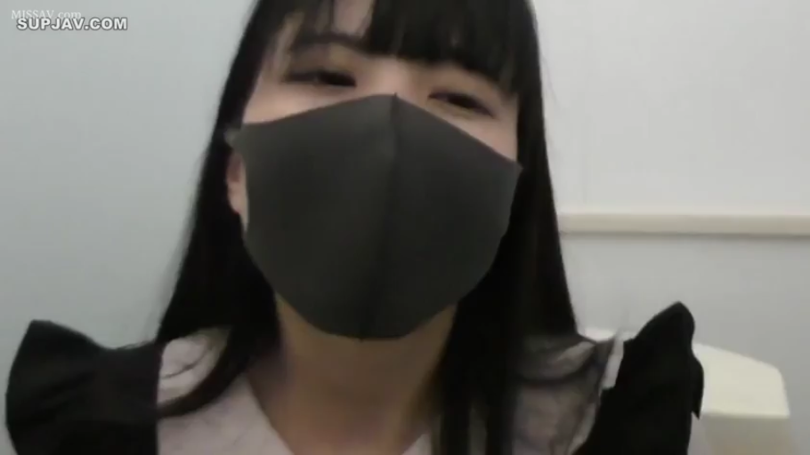 室内 · 平静 · 特写 · 对视 · 女仆装 · 水印 · 口罩 · 正面