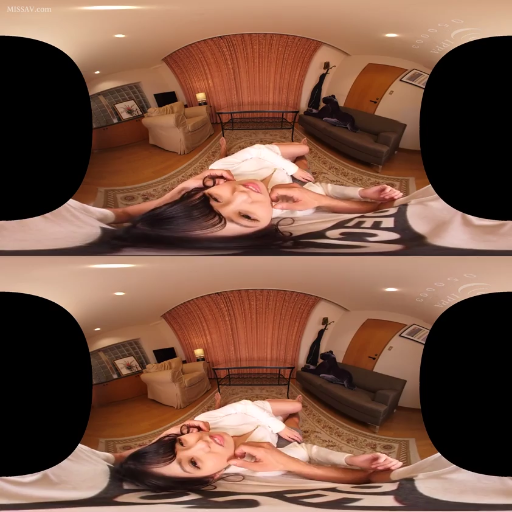 室内 · 巨乳 · 站姿 · 诱惑 · 局部特写 · 惊讶 · 白色紧身上衣 · 肩带