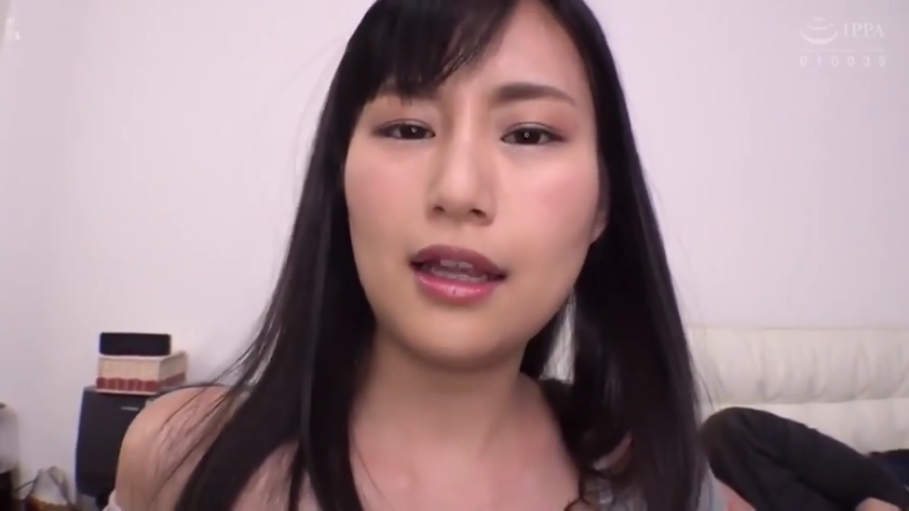 室内 · 胸部特写 · 微笑 · 仰卧 · 多人 · 多人抚摸 · 开胸赛车服