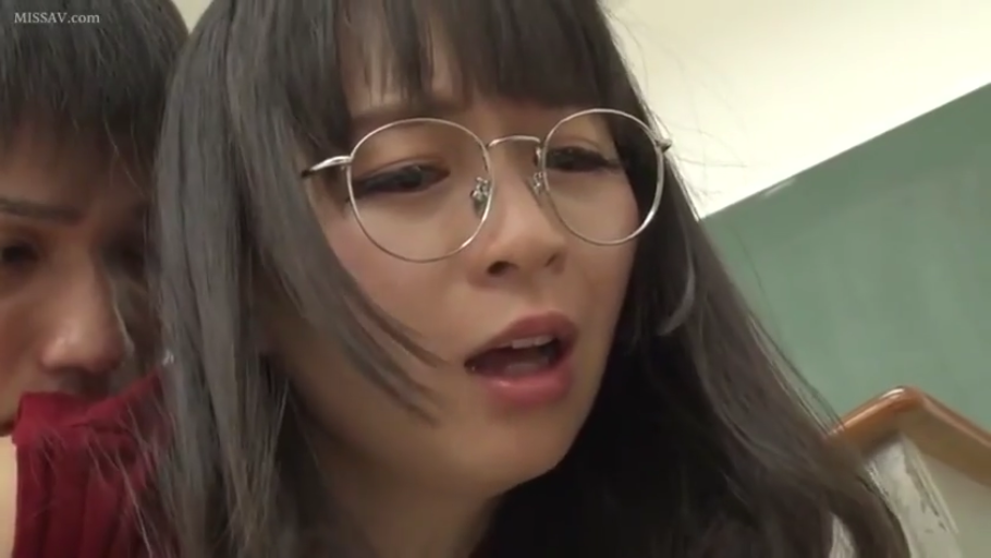 室内 · 眼镜 · 眼镜 · 站立 · 迷离 · 性行为 · 面部特写