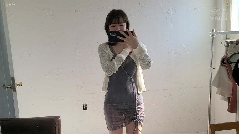 室内 · 全身 · 站立 · 灰色透视裙