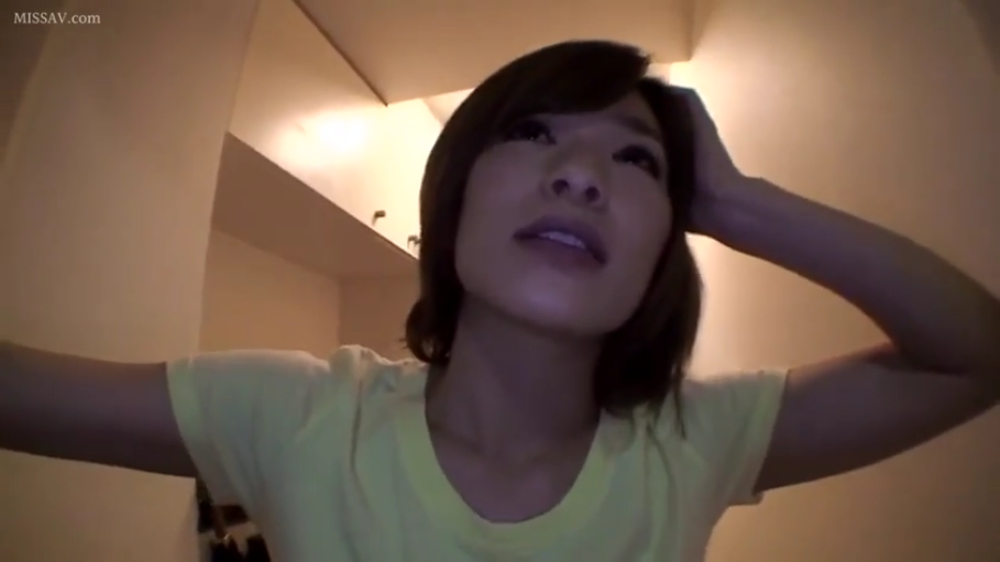 Indoor · 面部特写 · 黄色T恤