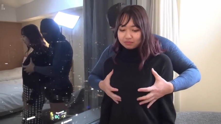 站立 · ホテルルーム · 上半身 · 淡漠 · 镜面反射 · 头套 · 黑色高领毛衣 · 由后揉胸