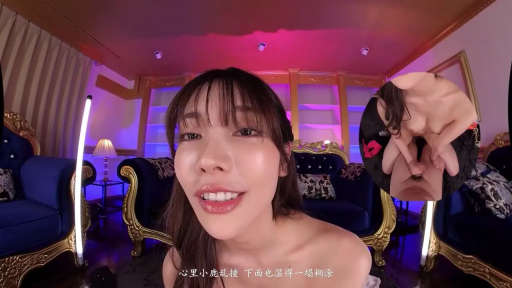 坐姿 · 性交 · 面部 · 微笑 · 裸体 · 画中画 · 蓝色沙发 · 豪华客厅