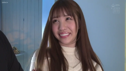 室内 · 顔部のクローズアップ · カメラに向かって · 笑容 · 正面 · 白色针织衫 · 非色情预览