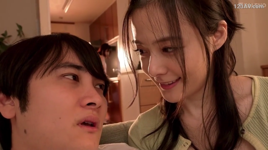 室内 · 脸部特写 · 对视 · 针织衫 · 亚洲人 · 面对面 · 暧昧