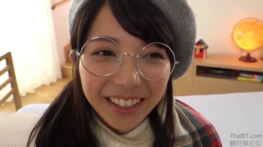 坐姿 · 面部 · 办公室 · 职业装 · 认真 · 侧颜 · 职场讨论
