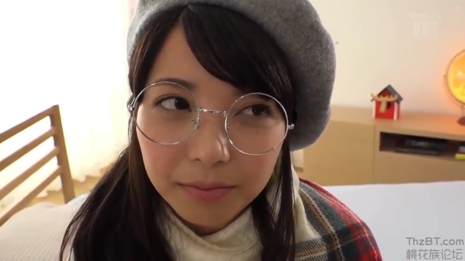 站立 · 巨乳 · 摆拍 · 微笑 · 清纯 · 户外 · 长椅 · 粉色比基尼