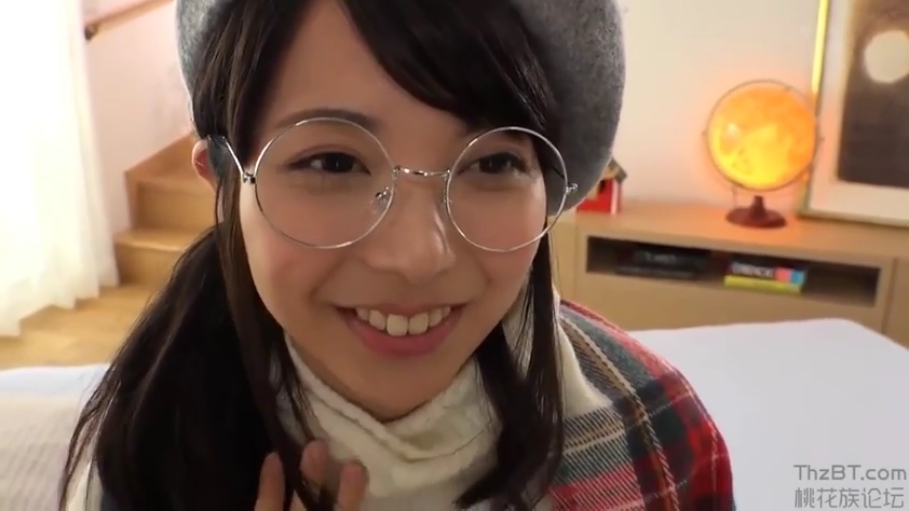 全身 · 站姿 · 微笑 · 镜面柜子 · 酒店房间 · 长发 · 黄色碎花内衣套装 · 准备展示