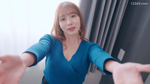 室内 · 对视 · POV视角 · 上半身 · 温柔微笑 · 蓝色V领针织衫 · 伸手拥抱