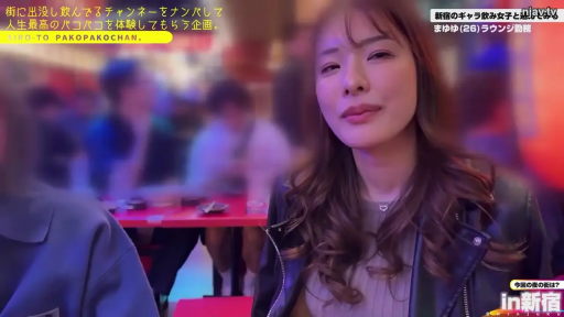 远景 · 多人 · 休闲服 · 开心 · 聚会 · 天台 · 围坐 · 烧烤架
