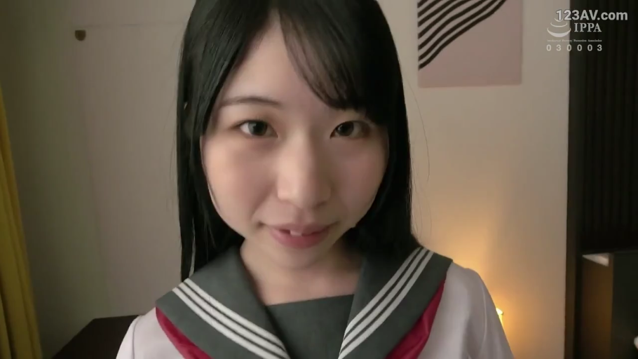 室内 · 全身 · 低头 · 站姿 · 全景 · 沙发 · 内衣 · 脱衣