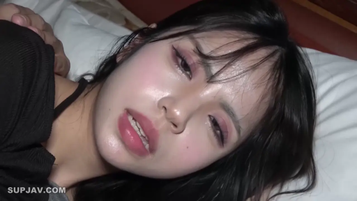 坐姿 · 全裸 · 微笑 · 特写 · 清纯 · 温泉 · 木桶 · 泡澡