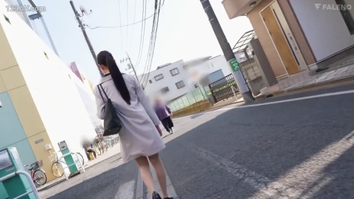 街道 · 浅色外套