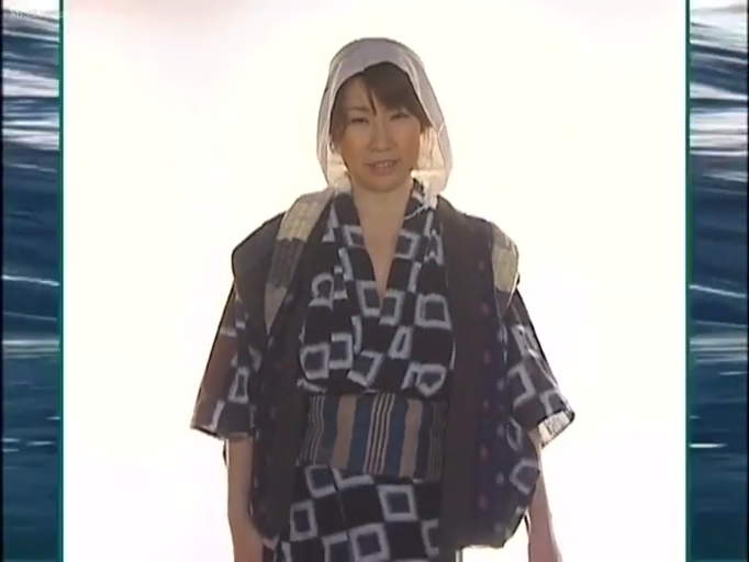 室内 · 站立 · 微笑 · 面对镜头 · 半身 · 和服