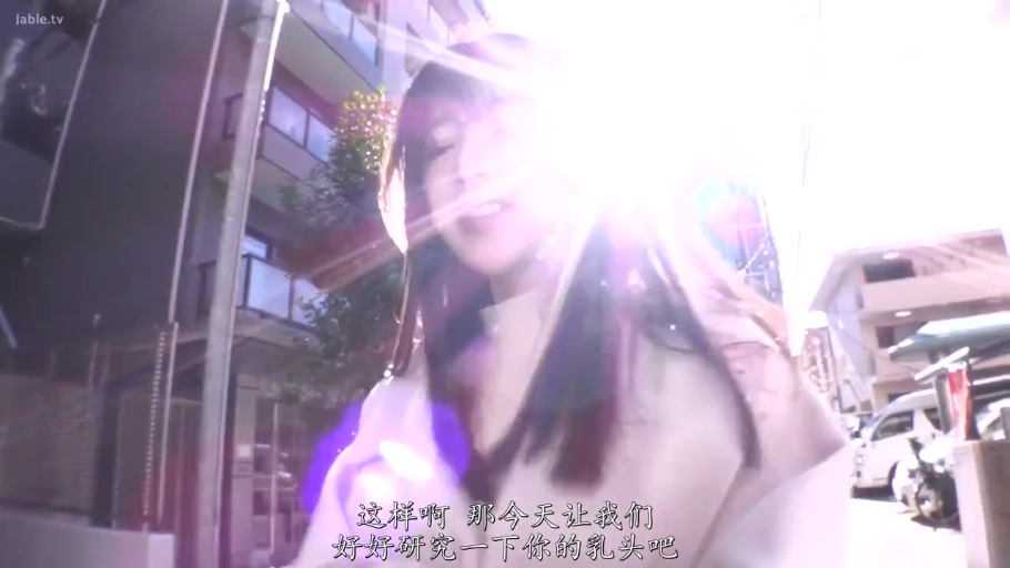 专注 · 卧室 · 头部特写 · 连帽衫 · 书本 · 看书 · 盘坐 · 男生