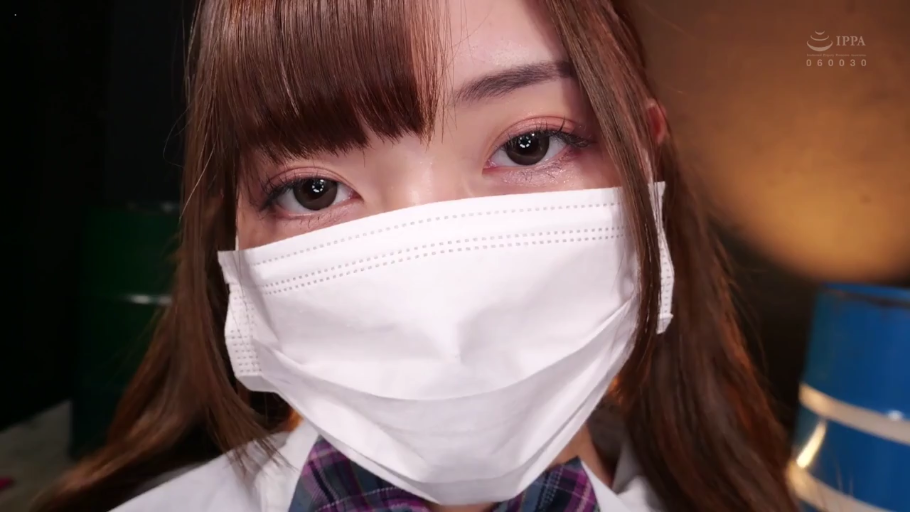 卧室 · 陶醉 · 制服 · 舔阴 · 多人 · 按摩棒 · 阴部 · 躺卧