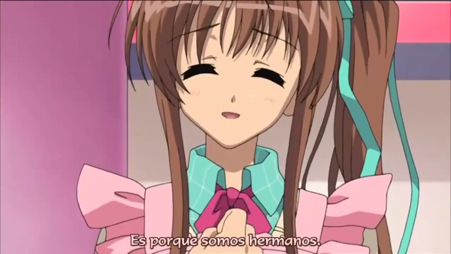 室内 · 面部特写 · 粉色围裙 · 双手交叠在胸前