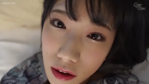 室内 · 脸部特写 · 迷离 · 仰卧 · 凝视 · 长发 · 碎花上衣