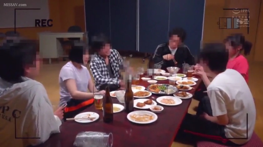 室内 · 巨乳 · 羞涩 · 半身 · 蓝色死库水 · 面对面 · 黑色口罩 · 挺胸站立