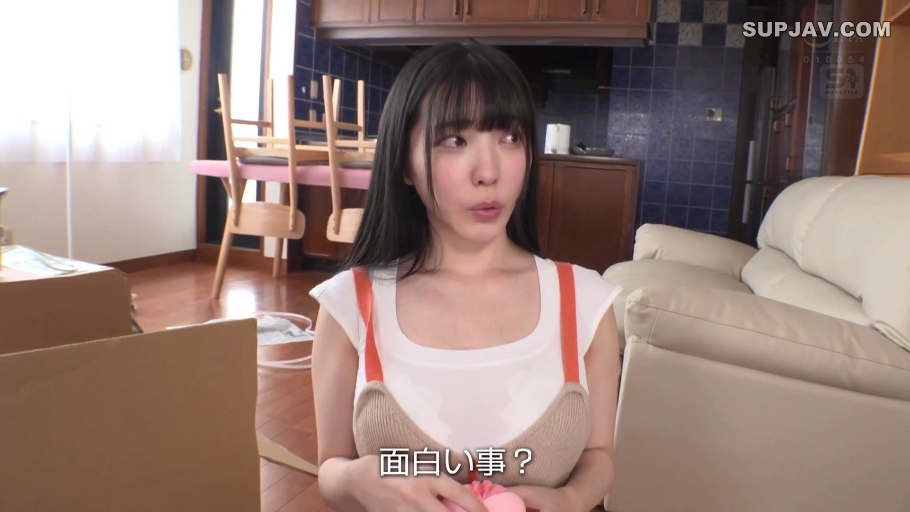 坐姿 · 胸部 · 揉乳 · 教室 · 巨乳 · 课桌 · 粉色胸罩