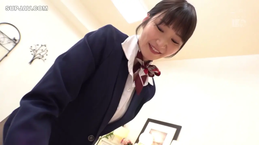 室内 · 俯身 · 微笑 · 职业装 · 注视 · 近景 · 丝巾 · 成人