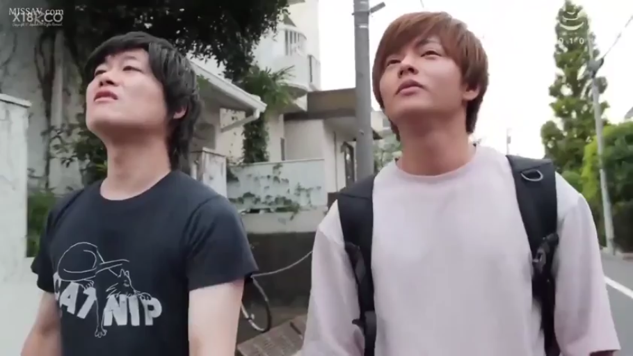 站立 · 字幕 · 全景 · 平淡 · 演播室 · 绿色网格衫 · 计时器 · 录制节目