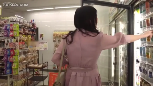 背对镜头 · 便利店 · 长发 · 连衣裙 · 购物 · 冷柜