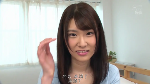 室内 · 面部 · 微笑 · 面对镜头 · 休闲装 · 谈话 · POV