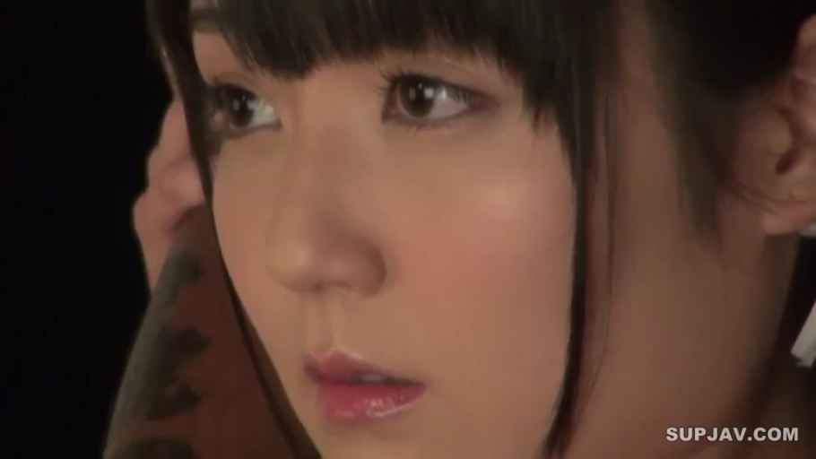 室内 · 脸部特写 · 迷离 · 不详 · 侧颜 · 齐刘海