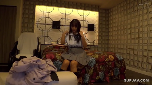 坐姿 · 校服 · 中景 · 平静 · 床 · 房间 · 制服诱惑 · 整理衣服