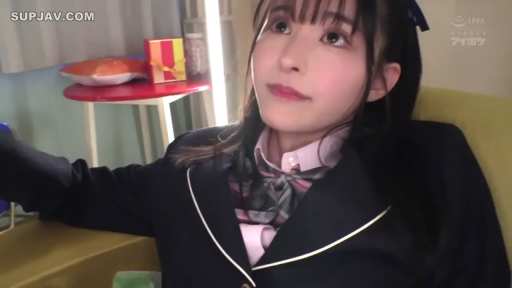 面部 · 诱惑 · 对视 · 房间 · 置物架 · 撩发 · 学院风校服 · 大头照