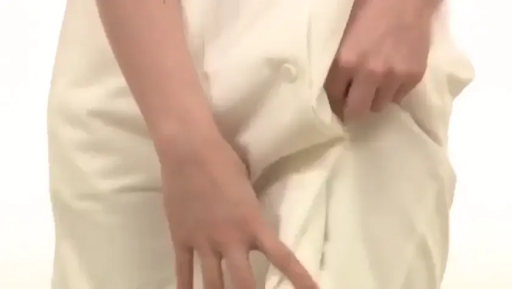 严肃 · 面部特写 · 注视 · 纯白背景 · 白色制服 · 大头照 · 正脸