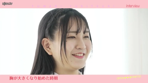 全身 · 专注 · 蹲姿 · 卫生间 · 马桶 · 无袖背心 · 排尿 · 黄金魂
