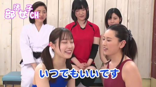 性交 · 卧室 · 后入式 · 臀部 · 痛苦 · 床单 · 俯视 · 网袜