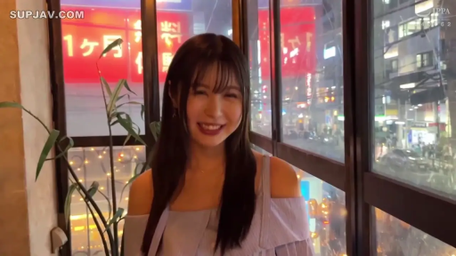 上半身 · 正面 · 露肩装 · 室内窗边