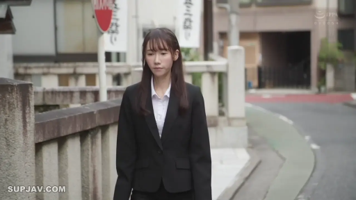 中景 · 街道 · 西装 · 正面