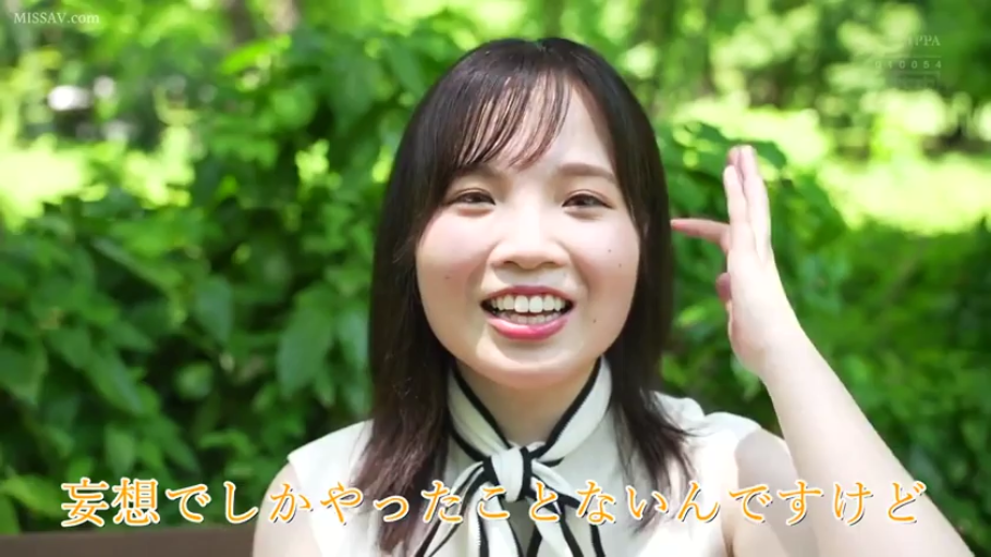 专注 · 脸部特写 · 办公室 · 口交 · 电脑 · 职场主题 · 白色开衫 · 前倾